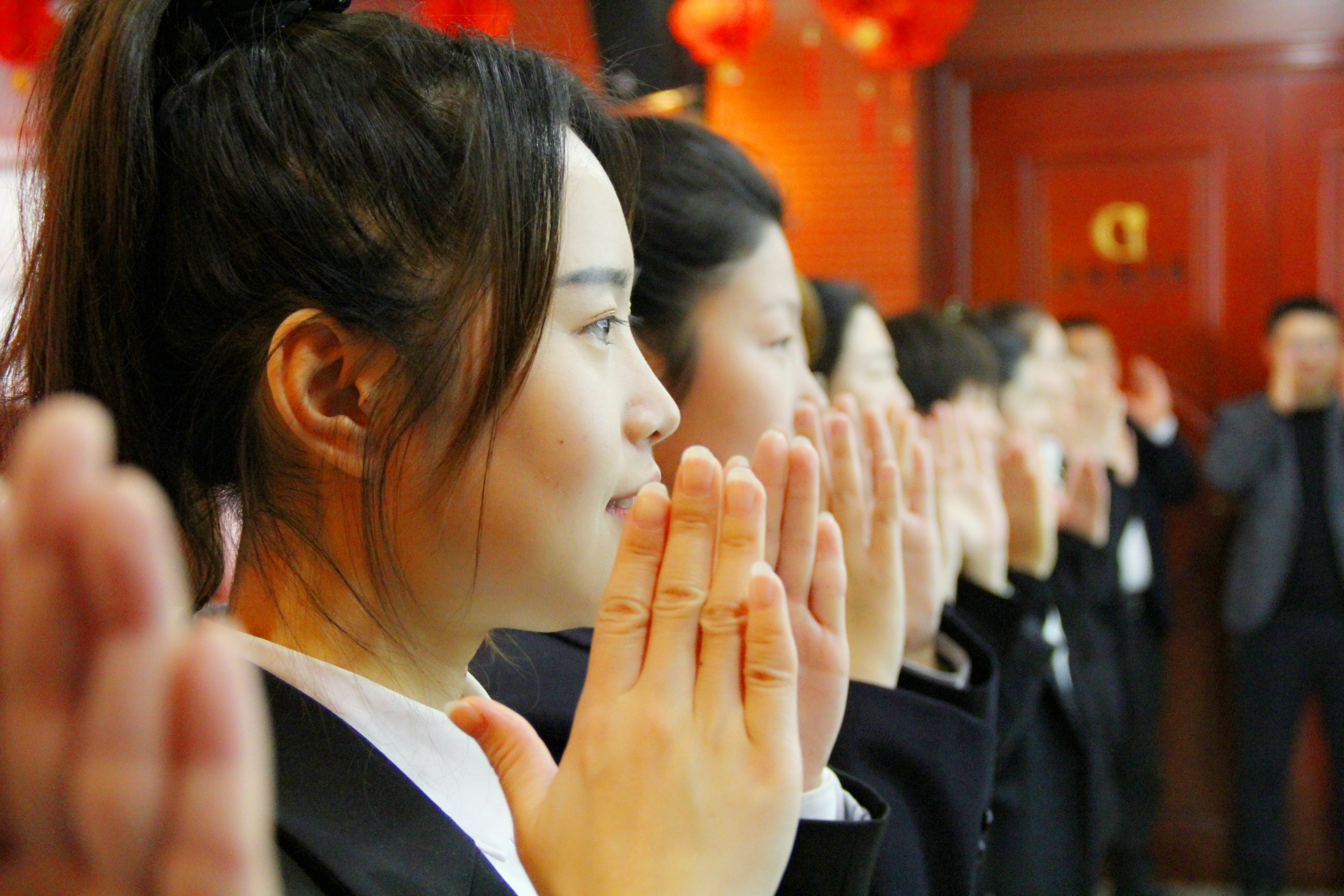 全面提升服務(wù)質(zhì)量，樹(shù)立良好企業(yè)文化！