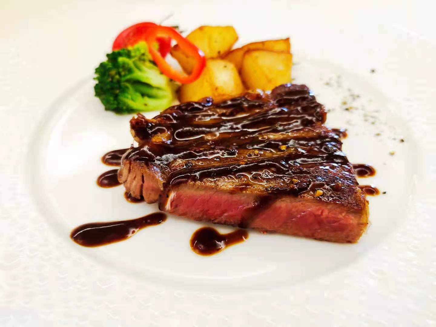 原價(jià)78元的牛排套餐只賣8.88元，吃起來(lái)就是個(gè)這？！